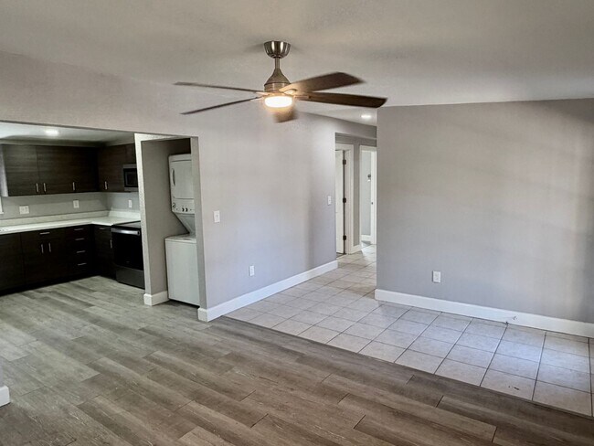 Building Photo - Fully Renovated and STUNNING 3 bedroom/1 bathroom home in Tampa!