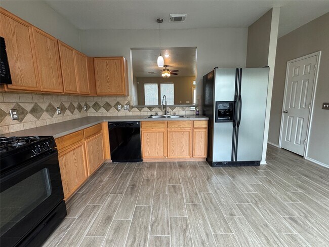 Building Photo - 16875 Mammoth Springs Dr