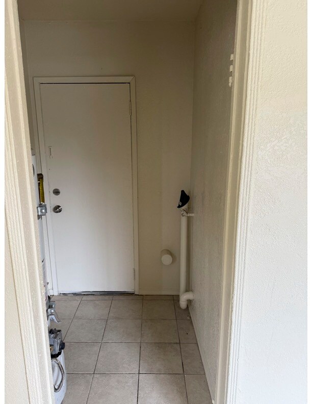 Laundry Room - 2253 S Cochran Ave