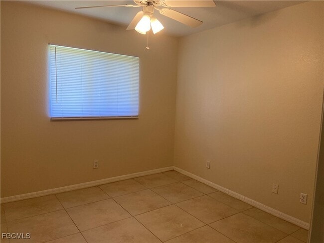 Building Photo - 1301 NE 12th Pl