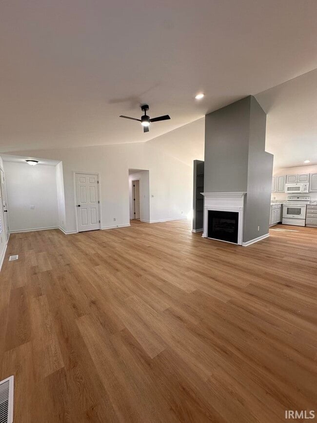 Building Photo - 8477 Countrywood Ct