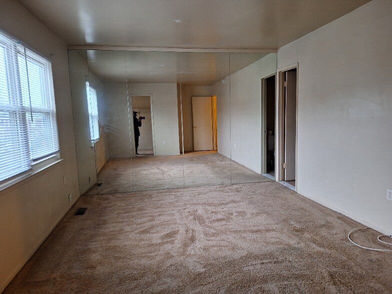Building Photo - 7705 Swan Terrace