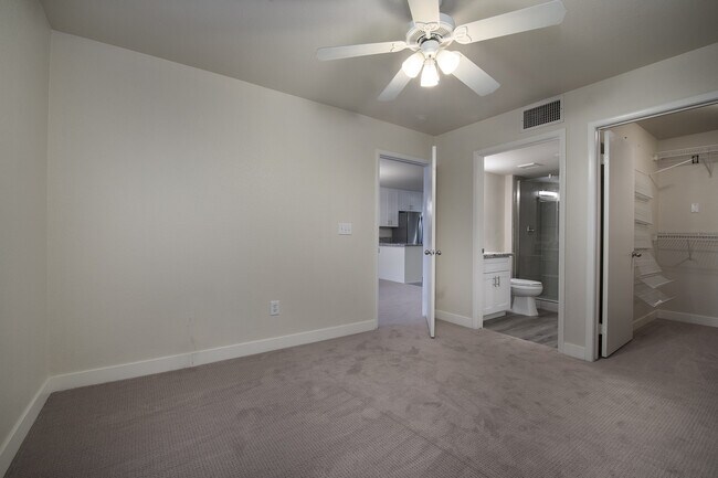 Building Photo - TOTALLY RENOVATED Summerlin Condo - Lake Mead/Buffalo * 2 Bedroom 2 Bath