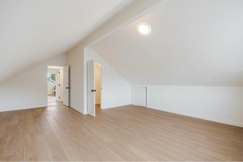 Building Photo - 9111 NE 73rd St