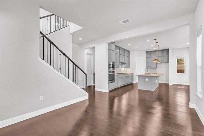 Building Photo - 6716 Vitruvius Dr