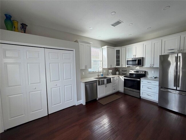 Building Photo - 10327 Goldenbrook Way