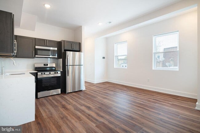 Building Photo - 212 Manheim St