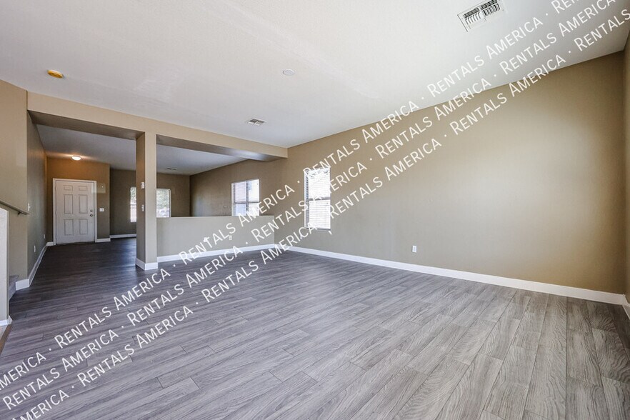 Building Photo - 1356 E Clifton Ave