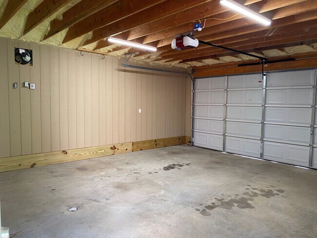 Building Photo - 1515 S Carson Ave