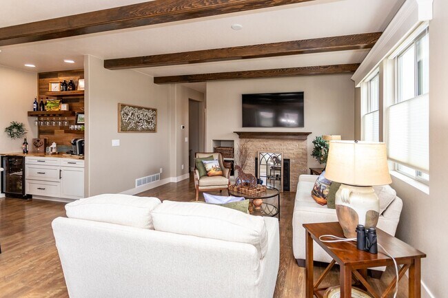 Building Photo - Stunning Flying Horse Patio Home with Stunning Views!!