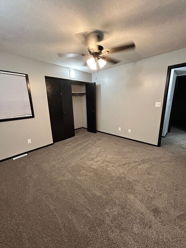 Building Photo - Unique two bedroom 1 1/2 bath with additio...