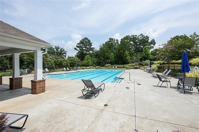 Building Photo - 133 Verona Dr NW