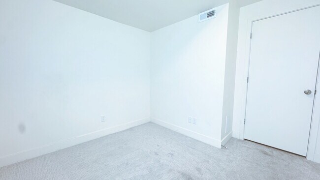 Building Photo - 32 W 1700 S