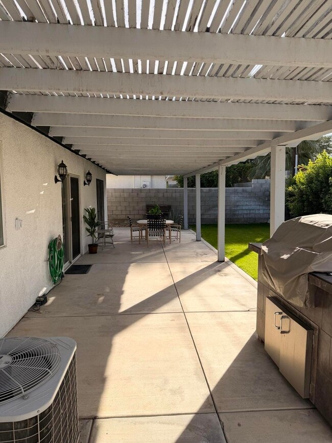 Building Photo - 51905 Avenida Velasco