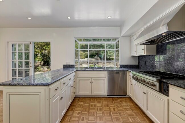Building Photo - 18041 Blue Sail Dr