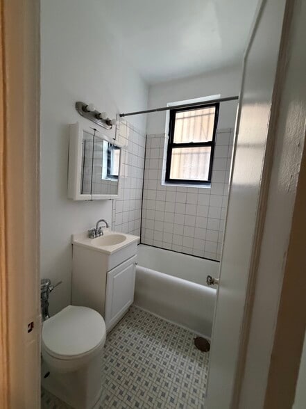 Building Photo - 4827 N Damen Ave