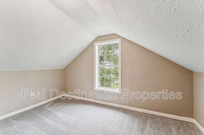 Building Photo - 4041 Ruby Ave