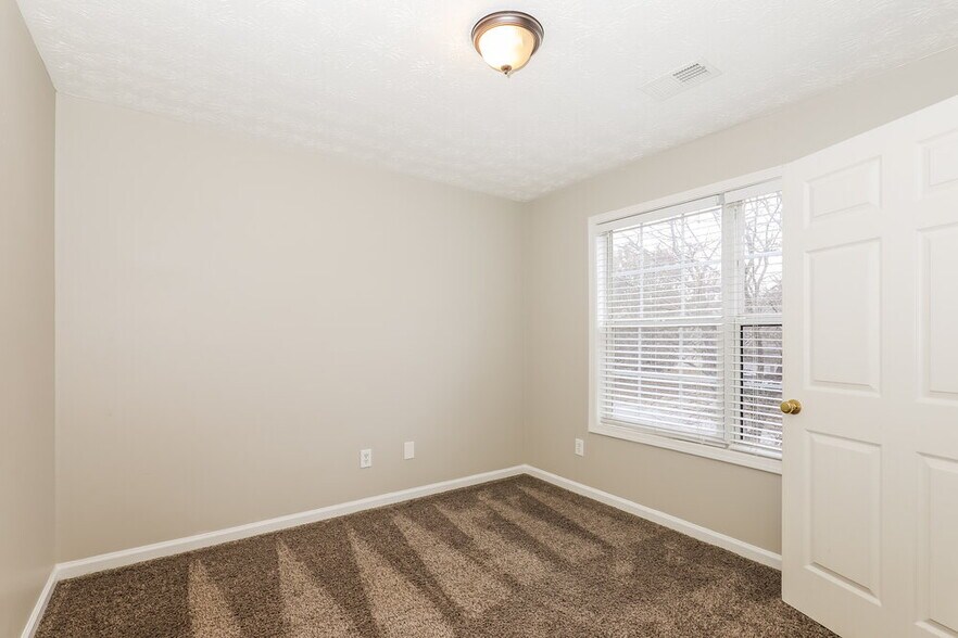 Building Photo - 251 Winthrop Ln