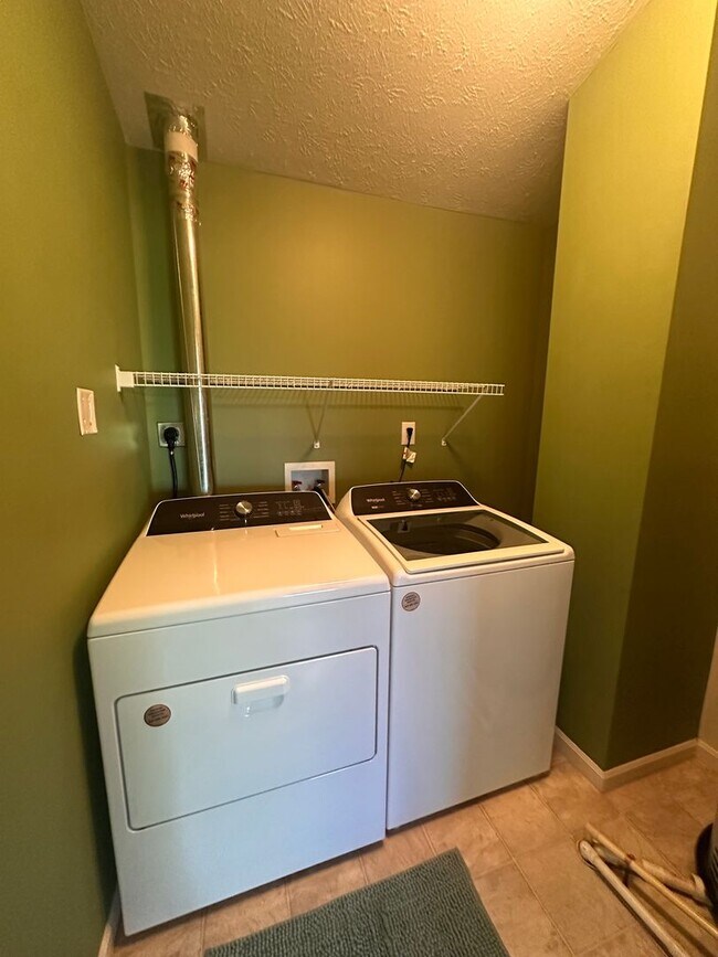 Building Photo - Spacious 2BR Condo with Flex Space & Private Balcony in Crestwood’s Madison Park