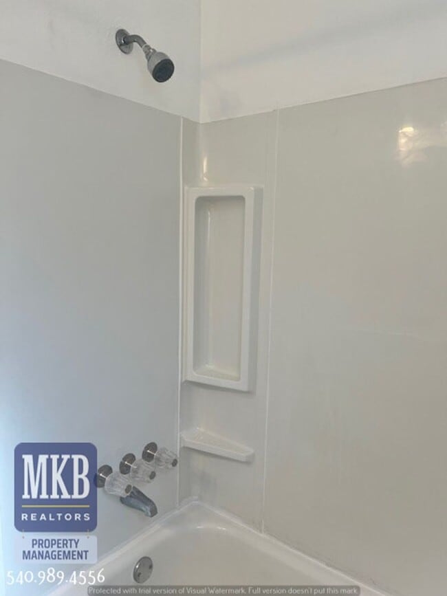 Building Photo - 4 Bedroom 2 Bath in Monterey Neighborhood