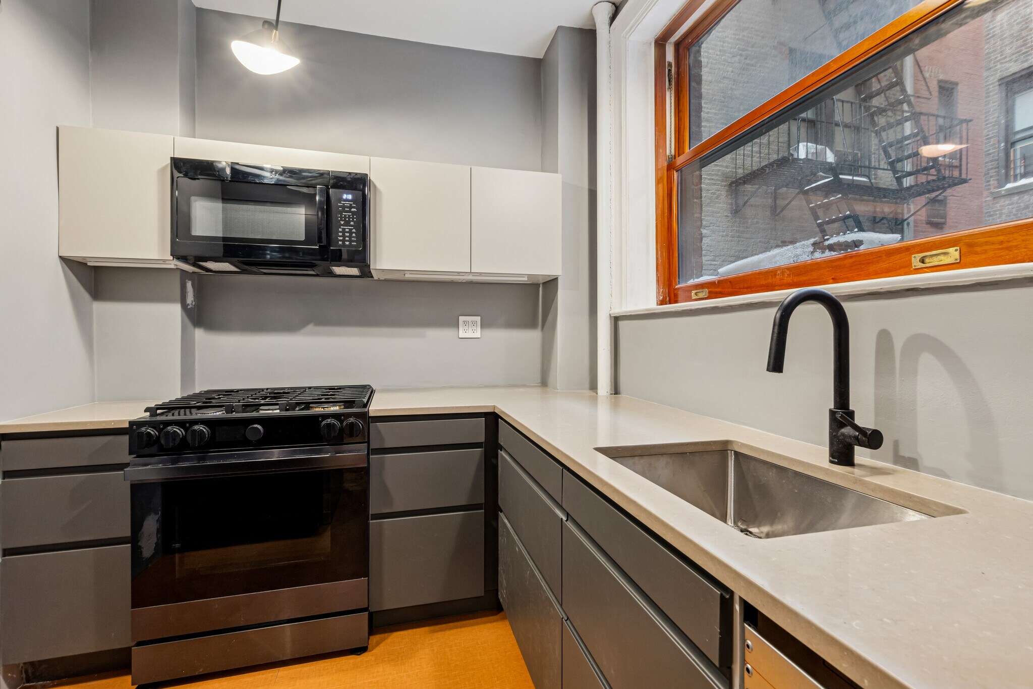 Building Photo - 527 W 110th St