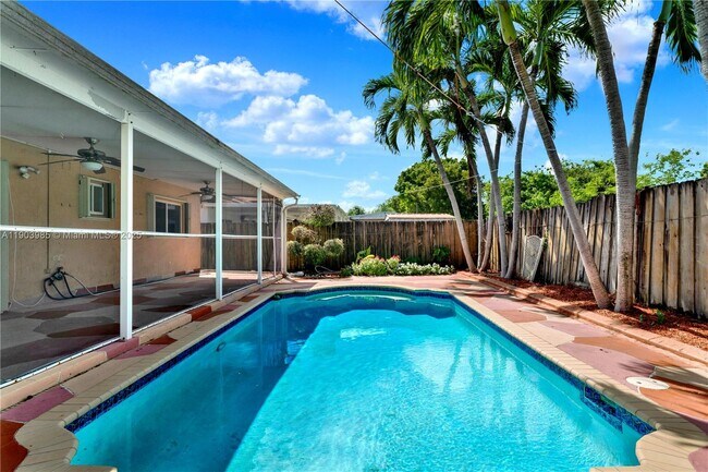 Building Photo - 13774 SW 124th Avenue Rd