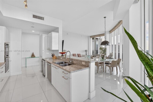 Building Photo - 4100 Island Blvd