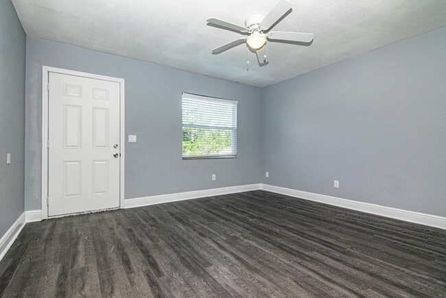 Building Photo - Newly Renovated and Remodeled - 2 Bedroom 1 Bath for Lease in Brandon, FL