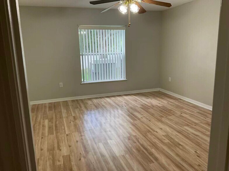 Building Photo - 1049 Tawny Eagle Dr