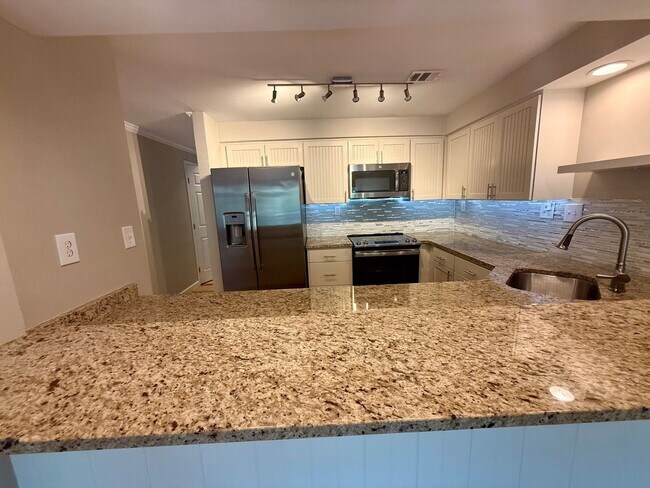 Building Photo - Sunny Luxury 2 Bedrooms 2 Baths Condo with...