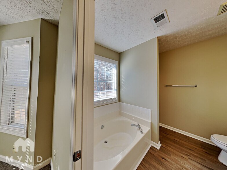 Building Photo - 185 Waters Edge Dr