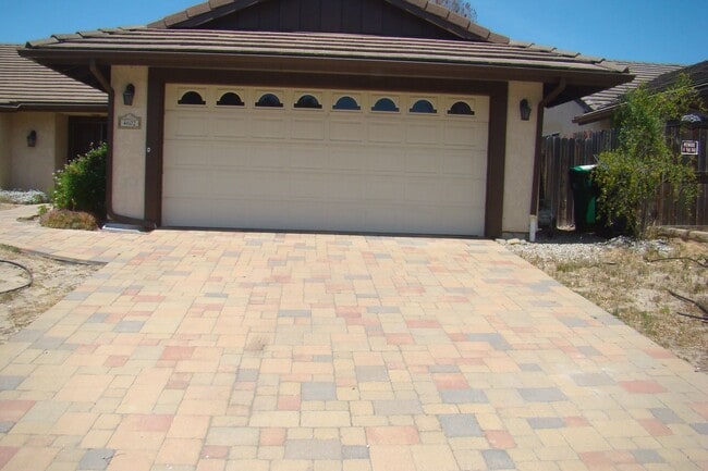 Building Photo - 3bd/2bath home in Vandenberg Village, Lompoc Ca