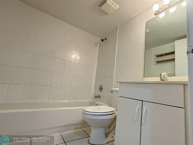 Building Photo - 9013 NW 38th Dr