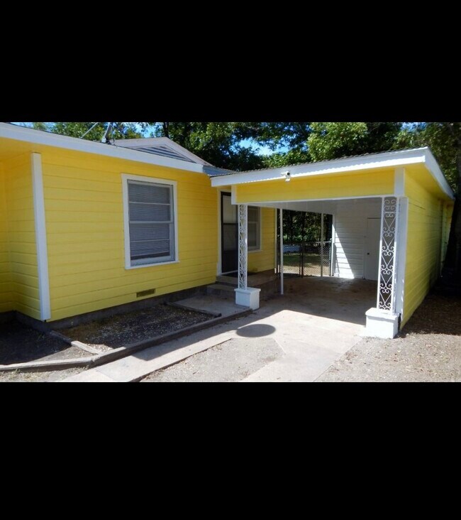 Building Photo - 110 S 41st St