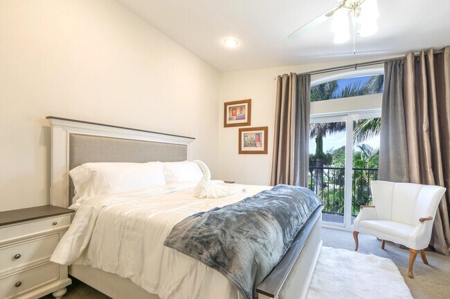 Building Photo - 247 S Ocean Blvd