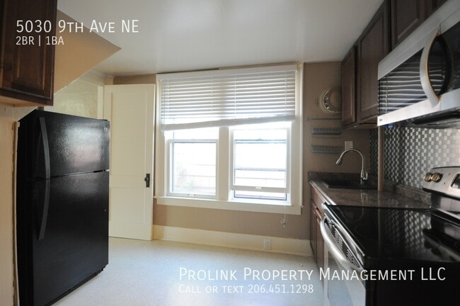 Building Photo - 5030 9th Ave NE