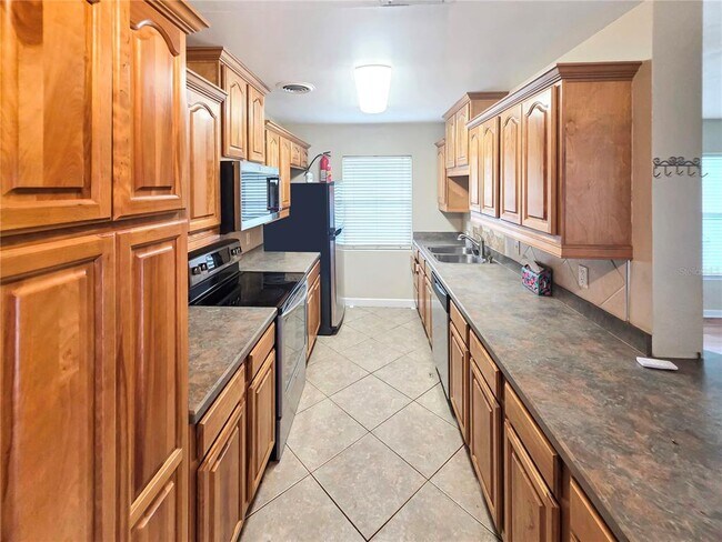 Building Photo - 5117 Lake Howell Rd