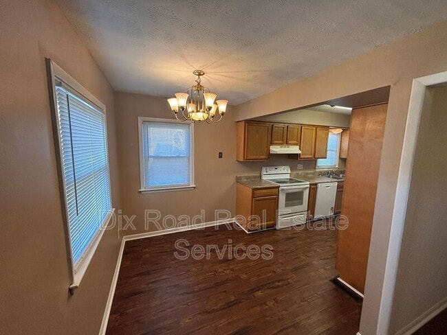 Building Photo - 600 Valleyview Dr