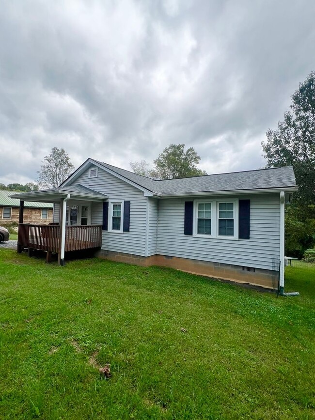 Building Photo - Cute 2 bedroom 1 bath in Asheville