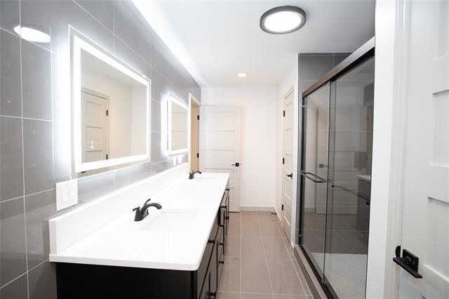 Building Photo - 2509 Skiles Dr