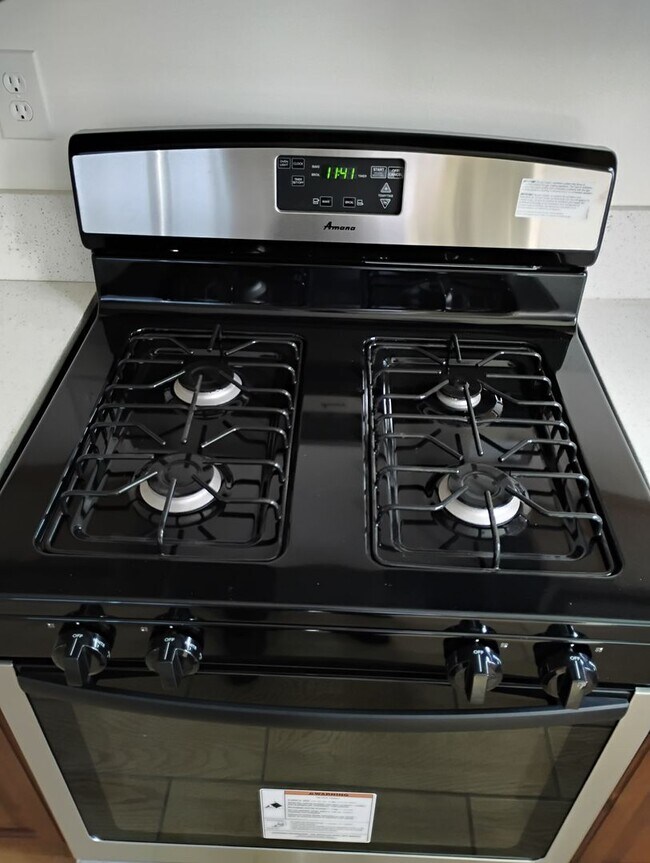 Building Photo - 18924-18934 Gault Street