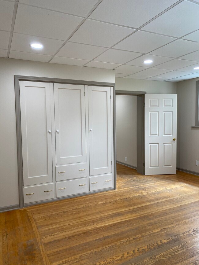 Bedroom Closets - 21-1 Audubon St