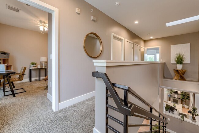 Building Photo - Prime Downtown 2-Bedroom Condo Steps from the Old Market!!