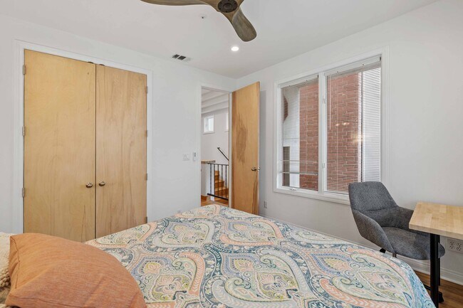 Building Photo - 121 Marine Pl