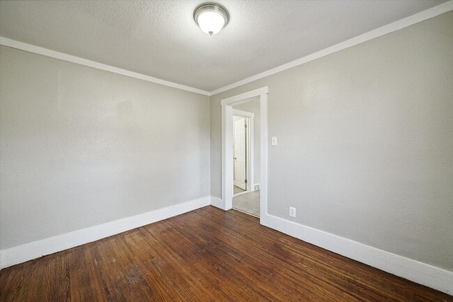 Building Photo - Cute 2 Bed 1 Bath Remodeled Home W/basemen...