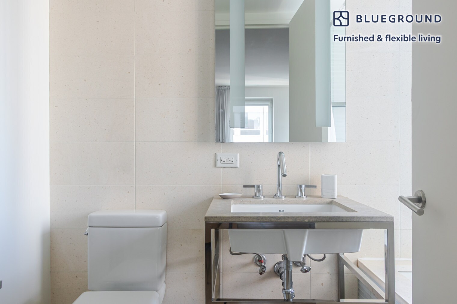 Building Photo - 70 W 45th St