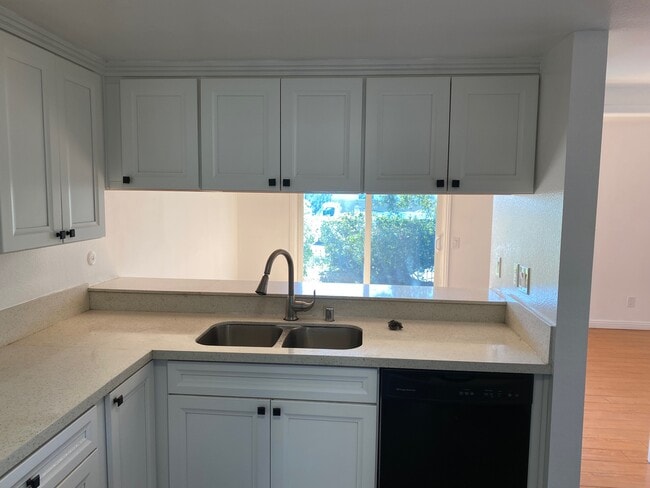 Building Photo - 140 E El Norte Pkwy