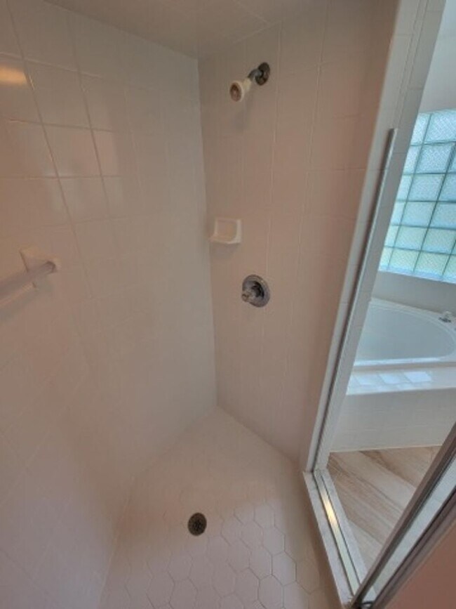 Building Photo - Ready for you to call home!