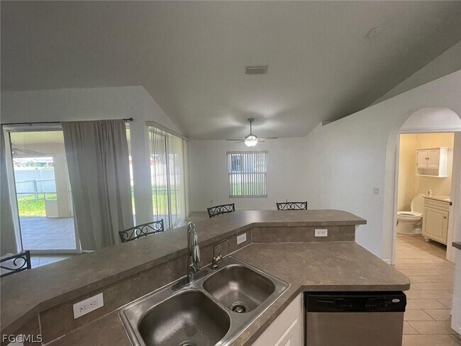 Building Photo - 2842 NW 5th Ave