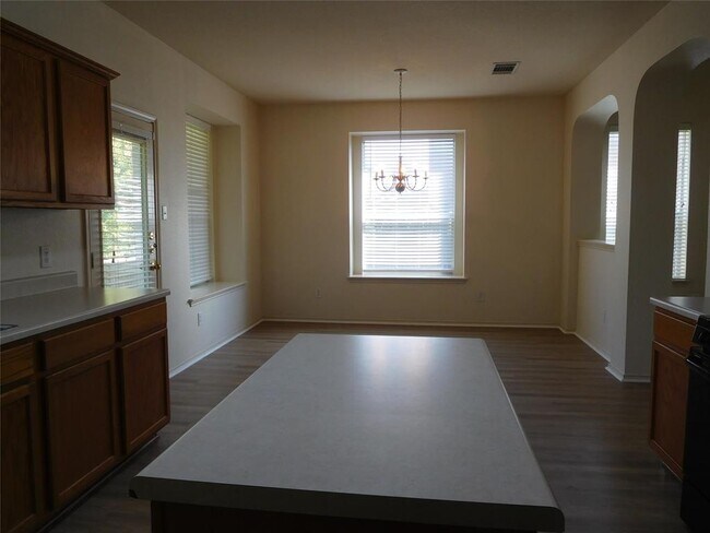 Building Photo - 911 Middle Brook Dr